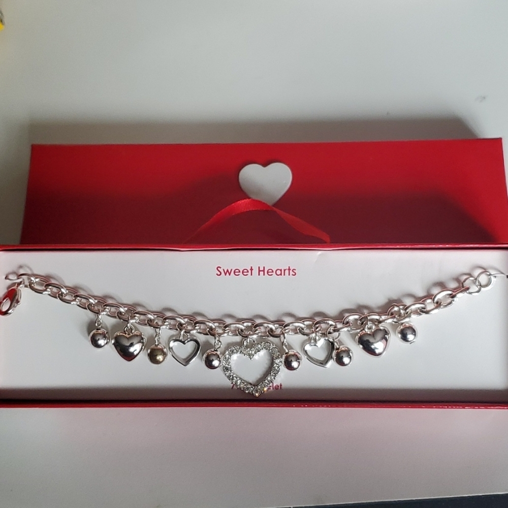 NWOT Sweet Hearts 7 1/2 in bracelet.
